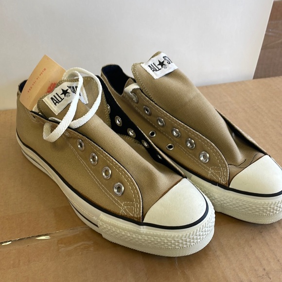 Converse Shoes - Women’s Khaki Low Top Converse - Vintage - size 7